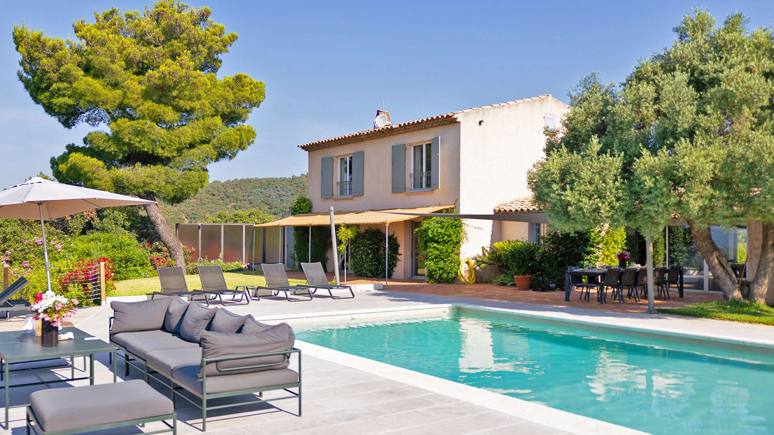 Saqu&egrave;des  (  )