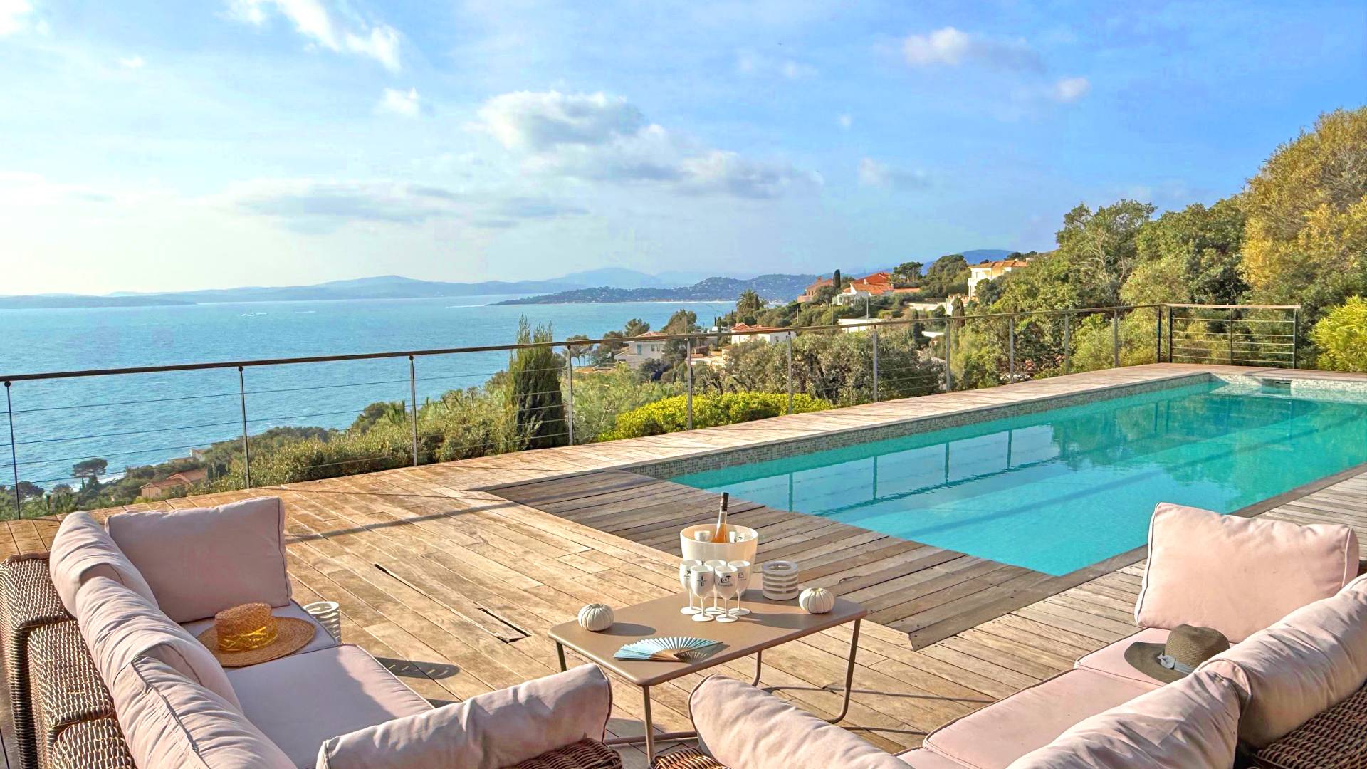 Location Villa avec piscine LES ISSAMBRES